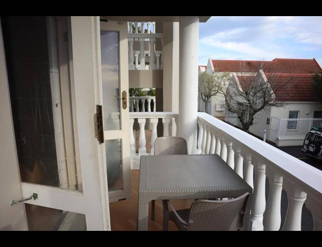 2 BEDROOM PROPERTY TO RENT IN VREDEHOEK